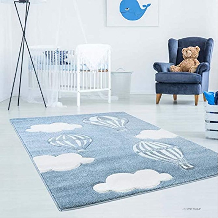 Kinderteppich Bueno mit Heißluft-Ballon Wolken in Blau mit Konturenschnitt Glanzgarn Kinderzimmer; Größe: 80x150 cm